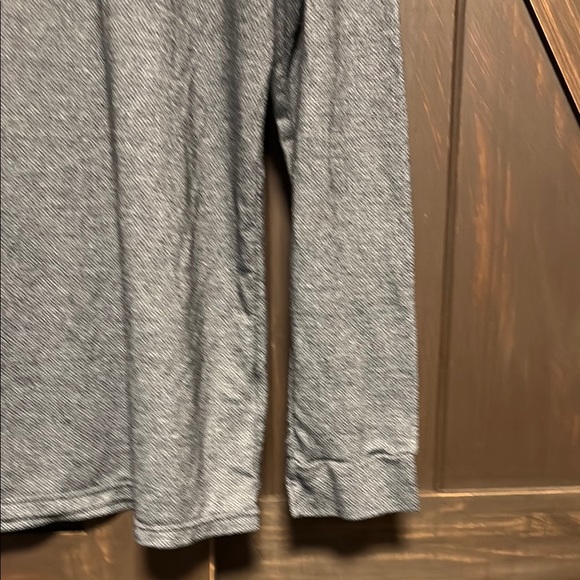 32 Degrees Gray Long Sleeve Tee Soft Heathered Fabric …Heat - Picture 4 of 7